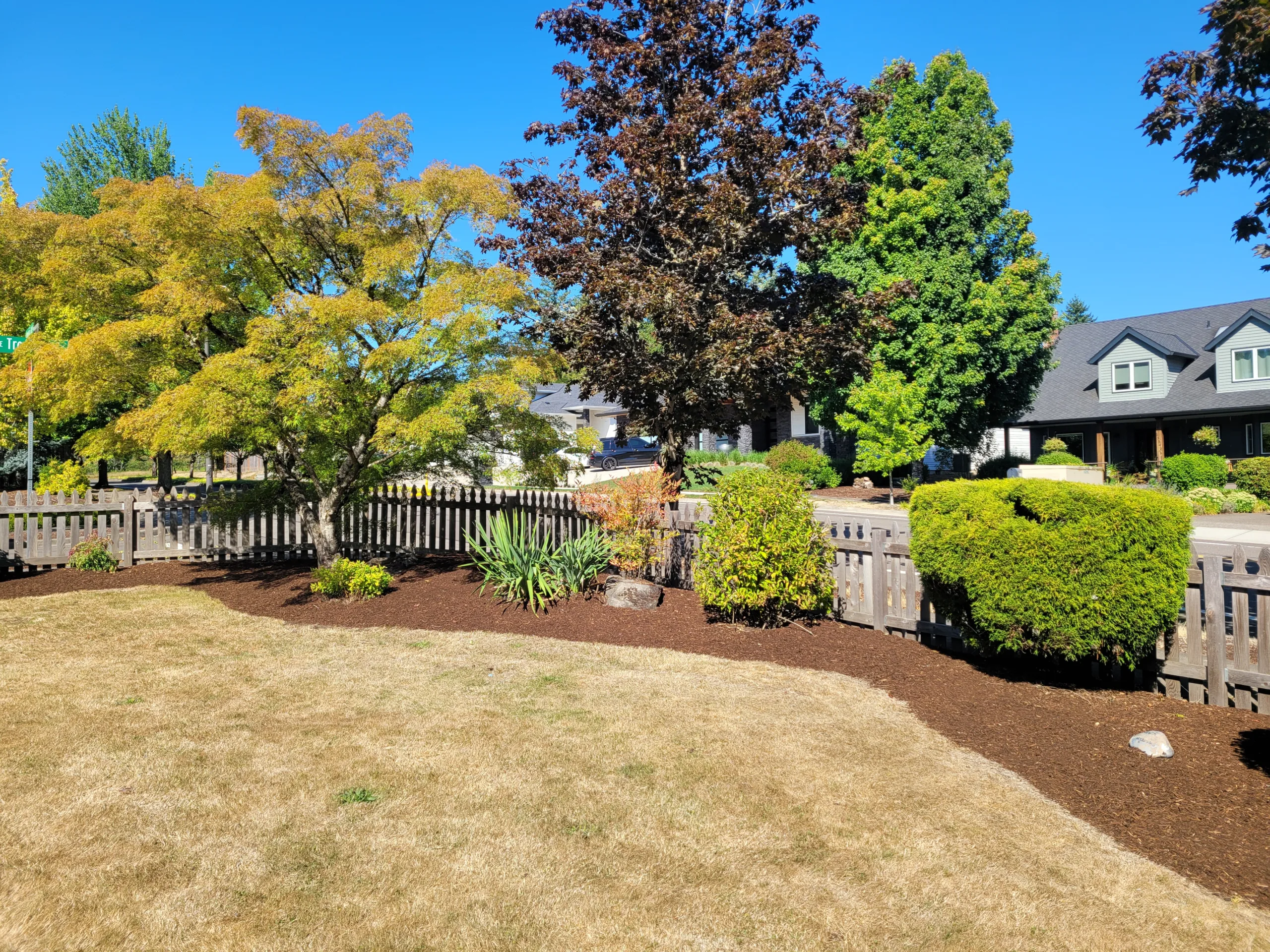 SE Tropicana Ct Hardscaping & Landscaping thumbnail 9
